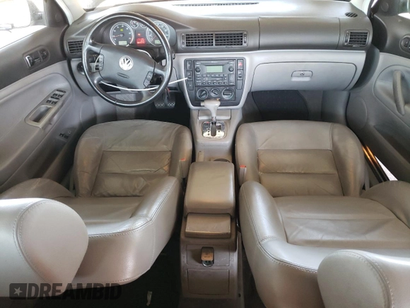 2003 Volkswagen Passat GLS z VIN WVWPD63BX3P200060, wystawiony jako Copart lot #60908225 z przebiegiem 112 950 mil mil oraz Czysty tytuł • Clean title. Historia ofert i sprzedaży dostępna na DreamBid. Obrazek 8.