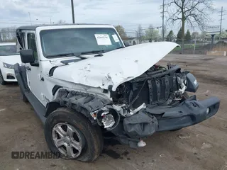 2020 Jeep Wrangler Unlimited Sport S z VIN 1C4HJXDG6LW241594, wystawiony jako IAAI lot #42045756 z przebiegiem 98 642 mil mil oraz . Historia ofert i sprzedaży dostępna na DreamBid. Obrazek 6.