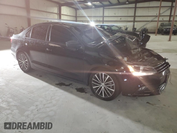 2015 Volkswagen Jetta SE with VIN 3VWD17AJ0FM211443, listed as a Copart auction lot 56900945 with 68,581 mi miles and Salvage title. Bid and sale history available at DreamBid. Image 4.