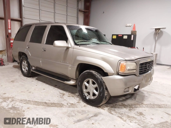 1999 Cadillac Escalade z VIN 1GYEK13RXXR413480, wystawiony jako IAAI lot #41552688 z przebiegiem 214 501 mil mil oraz . Historia ofert i sprzedaży dostępna na DreamBid. Obrazek 1.