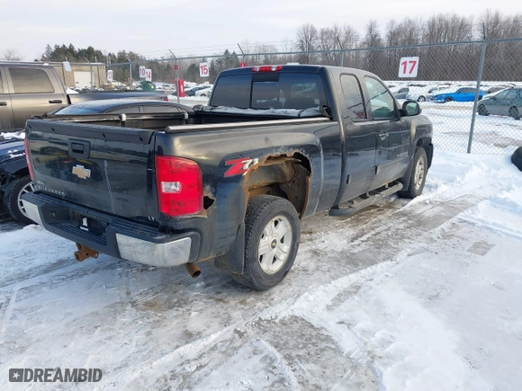 2010 Chevrolet Silverado 1500 LT with VIN 1GCSKSE33AZ121362, listed as a IAAI auction lot 41554626 with 232,076 mi miles. Bid and sale history available at carsss.com. Image 4.