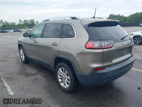 2019 Jeep Cherokee Latitude z VIN 1C4PJLCB2KD120503, wystawiony jako IAAI lot #42206232 z przebiegiem 115 714 mil mil oraz . Historia ofert i sprzedaży dostępna na DreamBid. Obrazek 3.