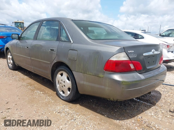 2004 Toyota Avalon XL z VIN 4T1BF28B74U385110, wystawiony jako IAAI lot #42360699 z przebiegiem 287 519 mil mil oraz . Historia ofert i sprzedaży dostępna na DreamBid. Obrazek 3.