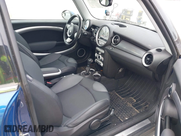 2007 MINI Hardtop S with VIN WMWMF73527TL91061, listed as a IAAI auction lot 41842104 with 65,259 mi miles and . Bid and sale history available at DreamBid. Image 5.