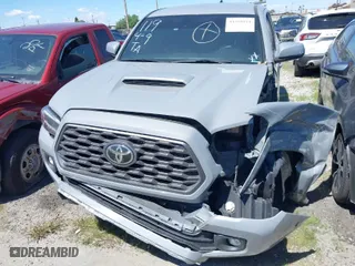 2020 Toyota Tacoma 2WD SR5 with VIN 3TMAZ5CN0LM117769, listed as a IAAI auction lot 41769811 with 33,263 mi miles. Bid and sale history available at carsss.com. Image 13.