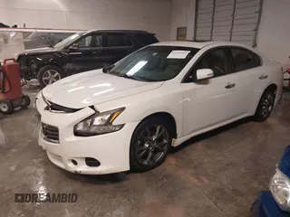 2014 Nissan Maxima SV z VIN 1N4AA5APXEC478724, wystawiony jako IAAI lot #41335407 z przebiegiem 161 985 mil mil oraz . Historia ofert i sprzedaży dostępna na DreamBid. Obrazek 2.