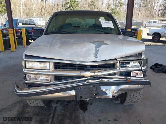 1996 Chevrolet Tahoe with VIN 3GNEK18R5TG157667, listed as a IAAI auction lot 41677181 with 190,849 mi miles. Bid and sale history available at carsss.com. Image 12.