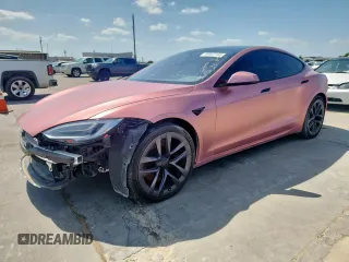 2021 Tesla Model S Plaid z VIN 5YJSA1E66MF438201, wystawiony jako Copart lot #60032765 z przebiegiem 56 811 mil mil oraz Szkoda całkowita • Salvage title. Historia ofert i sprzedaży dostępna na DreamBid. Obrazek 1.
