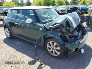 2010 MINI Hardtop z VIN WMWMF3C59ATZ21719, wystawiony jako Copart lot #56020765 z przebiegiem 96 249 mil mil oraz Szkoda całkowita • Salvage title. Historia ofert i sprzedaży dostępna na DreamBid. Obrazek 4.