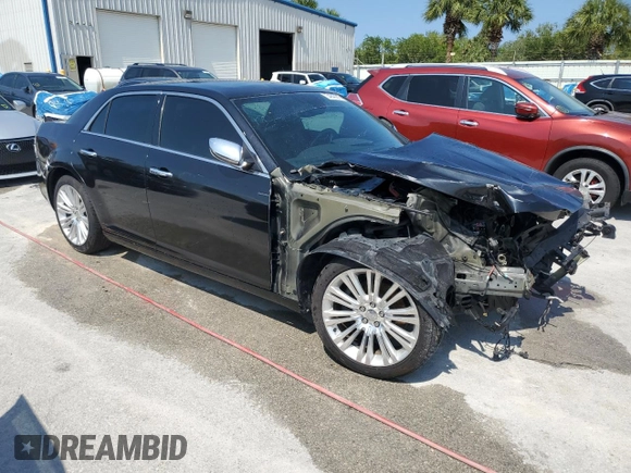 2011 Chrysler 300 C z VIN 2C3CA6CT1BH514624, wystawiony jako Copart lot #54849915 z przebiegiem 103 879 mil mil oraz Szkoda całkowita • Salvage title. Historia ofert i sprzedaży dostępna na DreamBid. Obrazek 4.