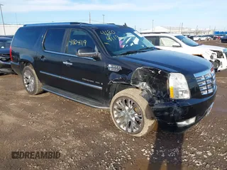 2008 Cadillac Escalade ESV with VIN 1GYFK668X8R124900, listed as a IAAI auction lot 41804119 with 167,431 mi miles. Bid and sale history available at carsss.com. Image 1.