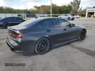 2023 BMW M3 Competition xDrive z VIN WBS43AY07PFR10800, wystawiony jako Copart lot #50604115 z przebiegiem 15 898 mil mil oraz Czysty tytuł • Clean title. Historia ofert i sprzedaży dostępna na DreamBid. Obrazek 3.