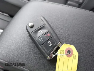 2018 Volkswagen Tiguan SEL с VIN 3VV3B7AX1JM076161, выставлен на аукционе IAAI как лот 40931210 с пробегом 106 916 миль миль и . История ставок и продаж доступна на DreamBid. Изображение 11.