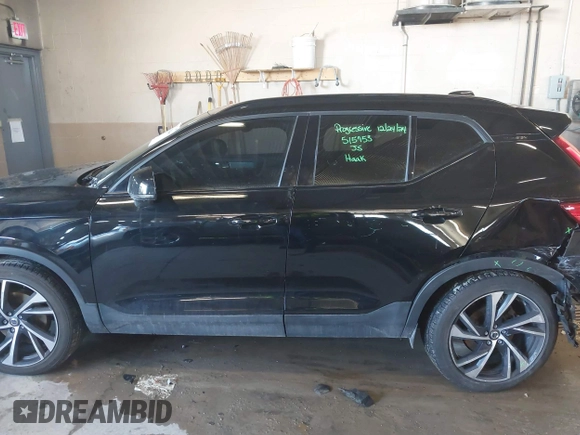 2019 Volvo XC40 Momentum with VIN YV4162XZ6K2015495, listed as a IAAI auction lot 41249446 with 44,597 mi miles and . Bid and sale history available at carsss.com. Image 14.