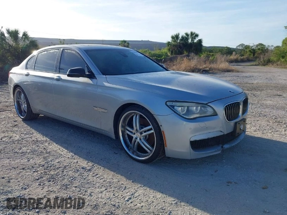 2013 BMW 7 Series 750Li xDrive with VIN WBAYF8C52DD140831, listed as a IAAI auction lot 41941071 with 207,251 mi miles. Bid and sale history available at carsss.com. Image 1.
