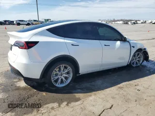 2022 Tesla Model Y Long Range with VIN 7SAYGDEE7NF408209, listed as a Copart auction lot 50469215 with 33,621 mi miles and Salvage Title. Bid and sale history available at carsss.com. Image 3.