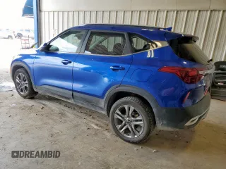 2021 Kia Seltos S z VIN KNDEU2AA7M7227096, wystawiony jako Copart lot #58540325 z przebiegiem 42 322 mil mil oraz Czysty tytuł • Clean title. Historia ofert i sprzedaży dostępna na DreamBid. Obrazek 2.