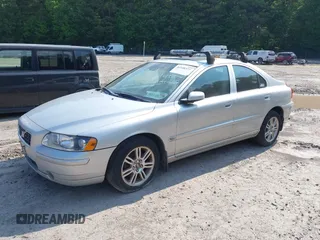 2006 Volvo S60 2.5T with VIN YV1RH592762506742, listed as a IAAI auction lot 41548377 with 320,211 mi miles. Bid and sale history available at carsss.com. Image 2.