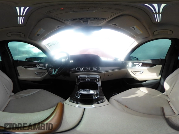 2020 Mercedes-Benz E 350 z VIN WDDZF8DBXLA704257, wystawiony jako IAAI lot #41248454 z przebiegiem 67 143 mil mil oraz . Historia ofert i sprzedaży dostępna na DreamBid. Obrazek 19.