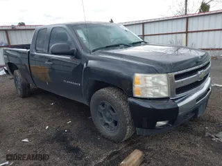 2009 Chevrolet Silverado 1500 LT with VIN 2GCEK290491107567, listed as a IAAI auction lot 41939618 with 180,055 mi miles. Bid and sale history available at carsss.com. Image 1.