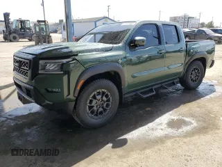 2023 Nissan Frontier SV z VIN 1N6ED1EJ6PN670843, wystawiony jako Copart lot #51841865 z przebiegiem 8 825 mil mil oraz Szkoda całkowita • Salvage title. Historia ofert i sprzedaży dostępna na DreamBid. Obrazek 1.