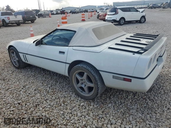 1990 Chevrolet Corvette z VIN 1G1YY3384L5108491, wystawiony jako Copart lot #80079124 z przebiegiem 133 543 mil mil oraz Czysty tytuł • Clean title. Historia ofert i sprzedaży dostępna na DreamBid. Obrazek 2.