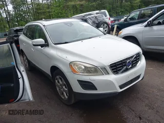 2013 Volvo XC60 3.2L z VIN YV4952DL1D2367330, wystawiony jako IAAI lot #42197516 z przebiegiem 102 612 mil mil oraz . Historia ofert i sprzedaży dostępna na DreamBid. Obrazek 1.
