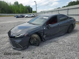 2025 Toyota Camry LE z VIN 4T1DAACKXSU543266, wystawiony jako Copart lot #54732355 z przebiegiem 13 521 mil mil oraz Szkoda całkowita • Salvage title. Historia ofert i sprzedaży dostępna na DreamBid. Obrazek 1.