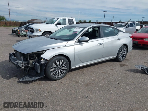 2023 Nissan Altima SV z VIN 1N4BL4DV4PN332376, wystawiony jako IAAI lot #42402867 z przebiegiem 51 763 mil mil oraz . Historia ofert i sprzedaży dostępna na DreamBid. Obrazek 2.