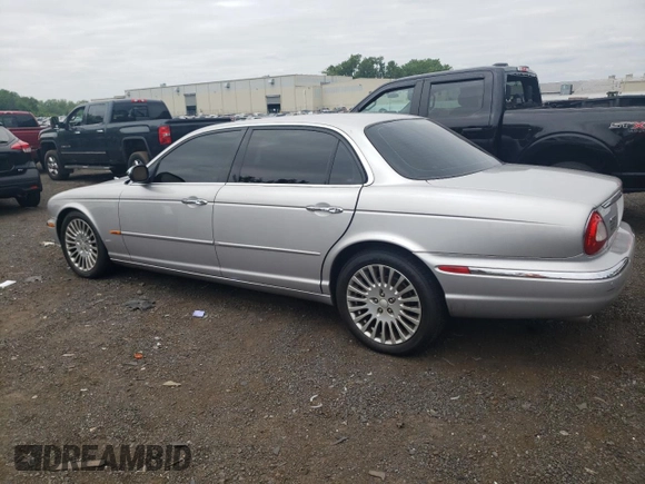 2005 Jaguar XJ Vanden Plas z VIN SAJWA82C15SG37427, wystawiony jako Copart lot #60749795 z przebiegiem 90 122 mil mil oraz Czysty tytuł • Clean title. Historia ofert i sprzedaży dostępna na DreamBid. Obrazek 2.