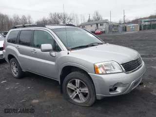 2010 Mitsubishi Endeavor SE with VIN 4A4JN3AS6AE018555, listed as a IAAI auction lot 41999171 with 224,221 mi miles. Bid and sale history available at carsss.com. Image 1.