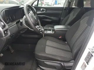 2021 Kia Sorento LX z VIN 5XYRG4LC3MG022168, wystawiony jako Copart lot #52895075 z przebiegiem 93 914 mil mil oraz Szkody całkowita. Historia ofert i sprzedaży dostępna na DreamBid. Obrazek 7.