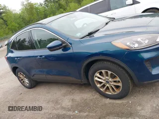 2020 Ford Escape SE z VIN 1FMCU9G66LUC32126, wystawiony jako IAAI lot #42313650 z przebiegiem 104 550 mil mil oraz . Historia ofert i sprzedaży dostępna na DreamBid. Obrazek 13.
