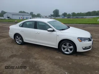 2015 Volkswagen Passat Wolfsburg Edition with VIN 1VWAT7A30FC113366, listed as a Copart auction lot 59846505 with 110,613 mi miles and Salvage title. Bid and sale history available at DreamBid. Image 4.