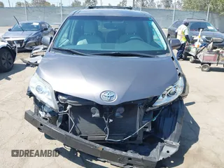 2013 Toyota Sienna LE AAS z VIN 5TDKK3DCXDS328201, wystawiony jako IAAI lot #42773579 z przebiegiem 106 890 mil mil oraz . Historia ofert i sprzedaży dostępna na DreamBid. Obrazek 13.