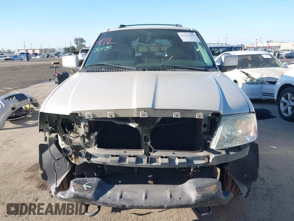 2004 Lincoln Navigator Luxury z VIN 5LMFU27R04LJ40304, wystawiony jako IAAI lot #42212537 z przebiegiem 157 014 mil mil oraz . Historia ofert i sprzedaży dostępna na DreamBid. Obrazek 13.