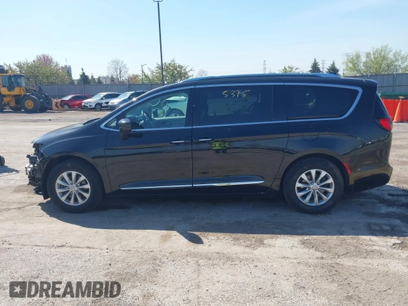 2018 Chrysler Pacifica Touring L z VIN 2C4RC1BG6JR253880, wystawiony jako IAAI lot #42115375 z przebiegiem 98 551 mil mil oraz . Historia ofert i sprzedaży dostępna na DreamBid. Obrazek 15.