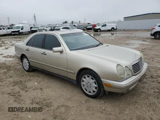 1997 Mercedes-Benz E-Class with VIN WDBJF55F2VJ031344, listed as a Copart auction lot 46499055 with 109,833 mi miles and Clean Title. Bid and sale history available at carsss.com. Image 4.
