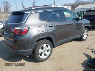 2019 Jeep Compass Latitude with VIN 3C4NJDBB2KT787029, listed as a IAAI auction lot 41704303 with 45,492 mi miles. Bid and sale history available at carsss.com. Image 4.