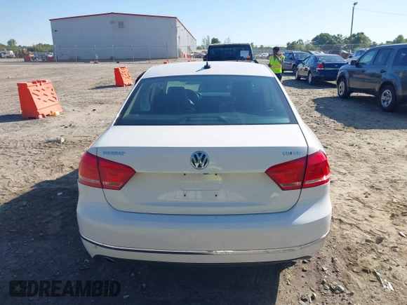 2015 Volkswagen Passat SE с VIN 1VWBV7A33FC060015, выставлен на аукционе IAAI как лот 42039292 с пробегом 52 110 миль миль и . История ставок и продаж доступна на DreamBid. Изображение 16.