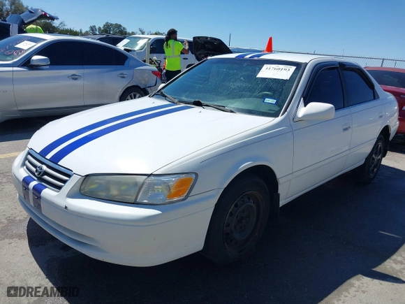 2000 Toyota Camry CE with VIN JT2BG22K8Y0415361, listed as a IAAI auction lot 41760193 with 250,333 mi miles. Bid and sale history available at carsss.com. Image 18.