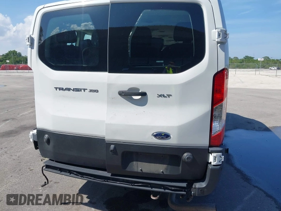 2020 Ford Transit Passenger XL z VIN 1FBAX2Y89LKA23229, wystawiony jako IAAI lot #41937635 z przebiegiem 83 536 mil mil oraz . Historia ofert i sprzedaży dostępna na DreamBid. Obrazek 18.