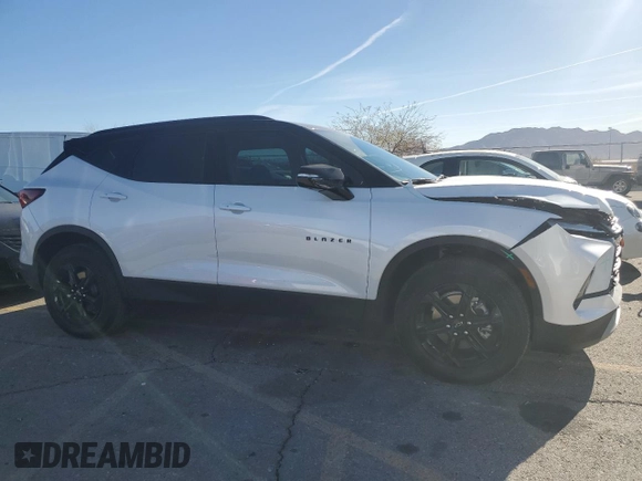 2024 Chevrolet Blazer LT with VIN 3GNKBDR4XRS226026, listed as a Copart auction lot 85322694 with 4,581 mi miles and Salvage title. Bid and sale history available at DreamBid. Image 4.