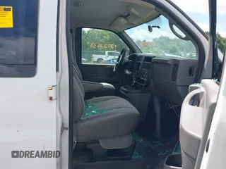 2006 Chevrolet Express Passenger with VIN 1GAHG39UX61106876, listed as a IAAI auction lot 42722638 with 157,081 mi miles and . Bid and sale history available at DreamBid. Image 5.