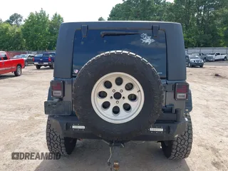 2008 Jeep Wrangler Unlimited Sahara with VIN 1J4GA591X8L520621, listed as a IAAI auction lot 42525613 with 184,239 mi miles and . Bid and sale history available at DreamBid. Image 16.