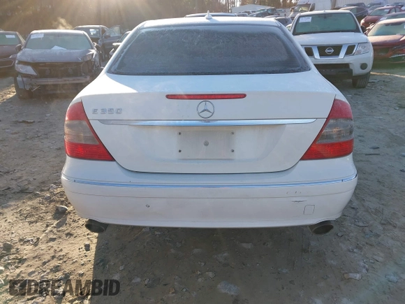 2008 Mercedes-Benz E 350 Luxury z VIN WDBUF56X18B271715, wystawiony jako IAAI lot #41180934 z przebiegiem 120 797 mil mil oraz . Historia ofert i sprzedaży dostępna na DreamBid. Obrazek 16.