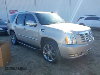 2008 Cadillac Escalade with VIN 1GYEC63808R179529, listed as a IAAI auction lot 41217012 with 244,299 mi miles. Bid and sale history available at carsss.com. Image 1.
