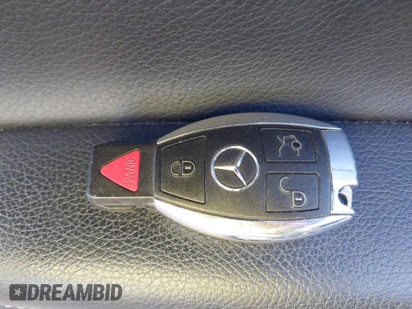 2018 Mercedes-Benz C 300 z VIN WDDWJ4KB0JF637536, wystawiony jako IAAI lot #40845998 z przebiegiem 49 846 mil mil oraz . Historia ofert i sprzedaży dostępna na DreamBid. Obrazek 11.