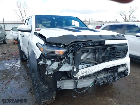 2024 Toyota Tacoma 4WD SR5 with VIN 3TYLB5JN8RT041814, listed as a IAAI auction lot 41714709 with 2,818 mi miles. Bid and sale history available at carsss.com. Image 6.