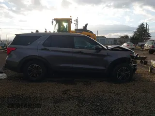 2020 Ford Police Interceptor Utility z VIN 1FM5K8AB5LGA55727, wystawiony jako IAAI lot #40877399 z przebiegiem 38 827 mil mil oraz . Historia ofert i sprzedaży dostępna na DreamBid. Obrazek 14.